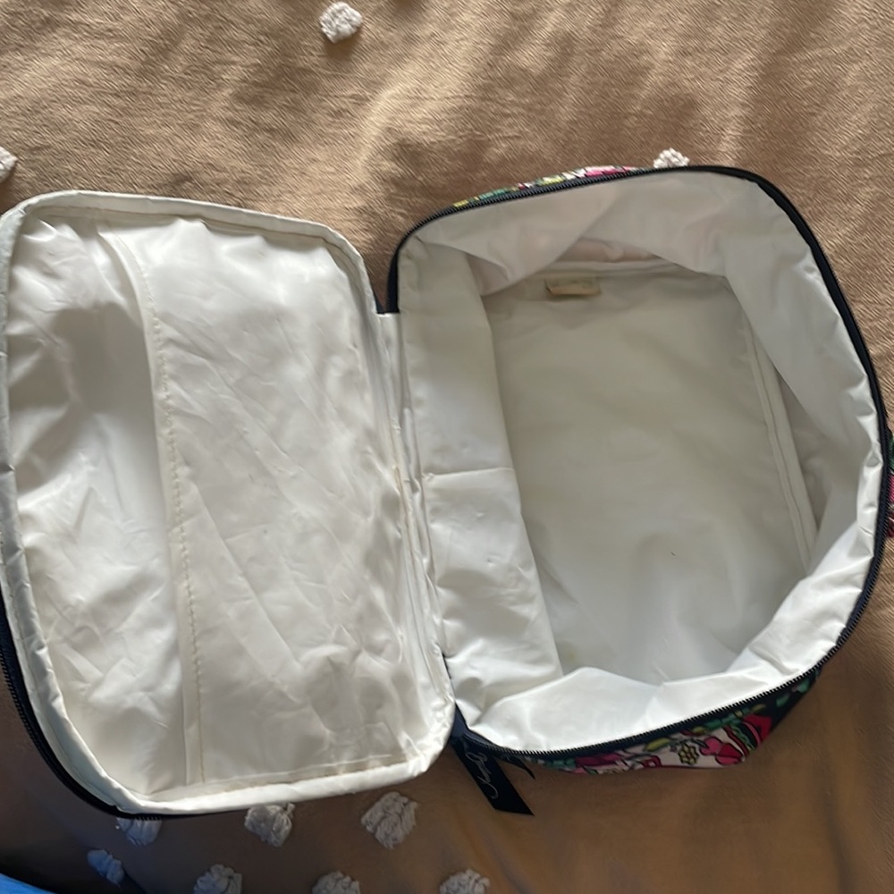 Vera Bradley Lunch Box - Picture 6 of 7